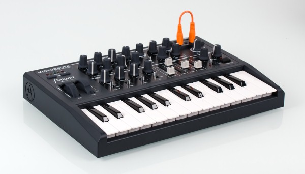 Arturia MicroBrute — уменьшенная версия знаменитого аналогового синтезатора